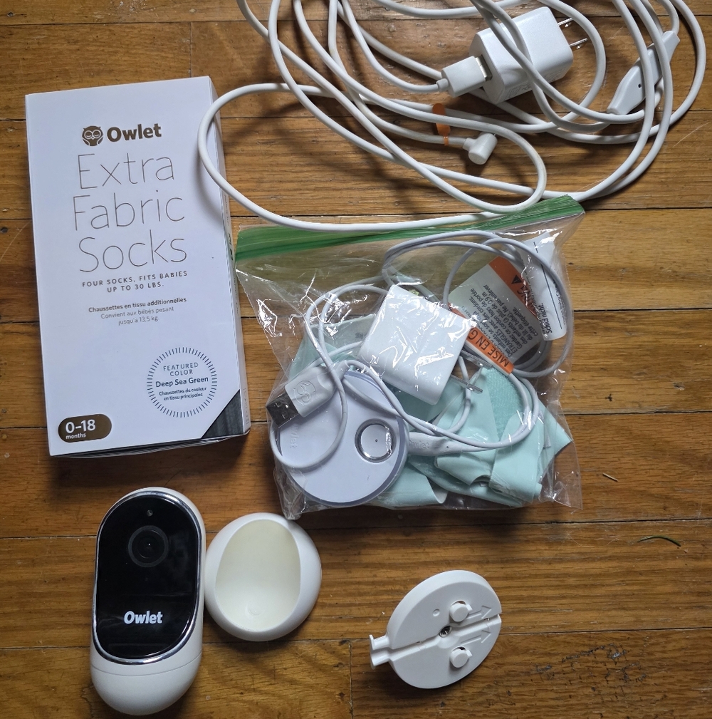 Owlet Baby Monitor with Extra Fabric Socks